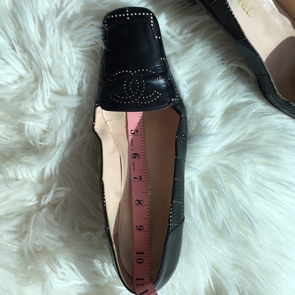 Authentic Chanel CC Logo Black Leather Heels - Picture 8 of 16